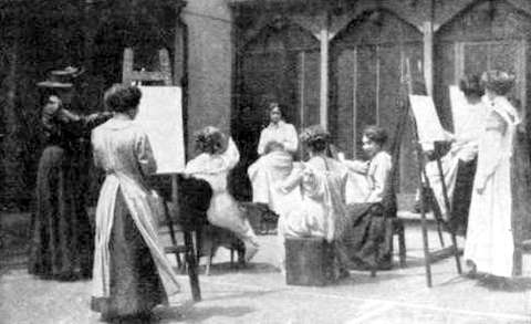 An impromptu sketching class in the courtyard of the St. John's Wood Art Schools during the luncheon